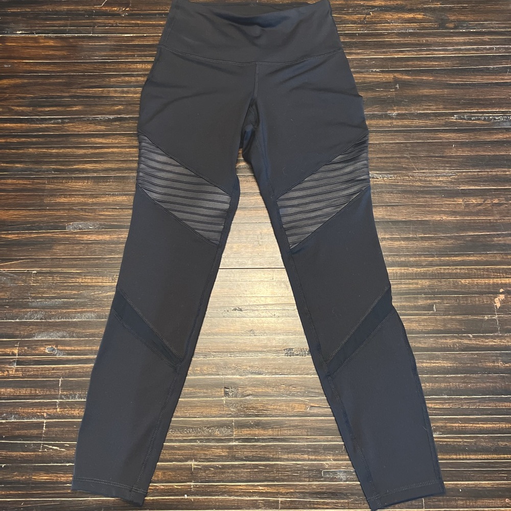 Old Navy Active Go-Dry Motto leggings.  New without tags. Size small.